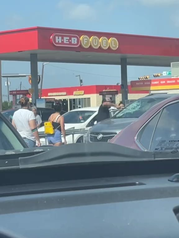 Bimbo chiuso in auto sotto il sole in Texas