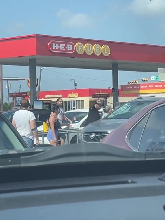 Bimbo chiuso in auto sotto il sole in Texas