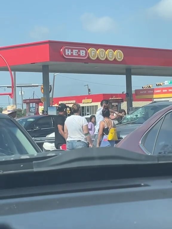Bimbo chiuso in auto sotto il sole in Texas