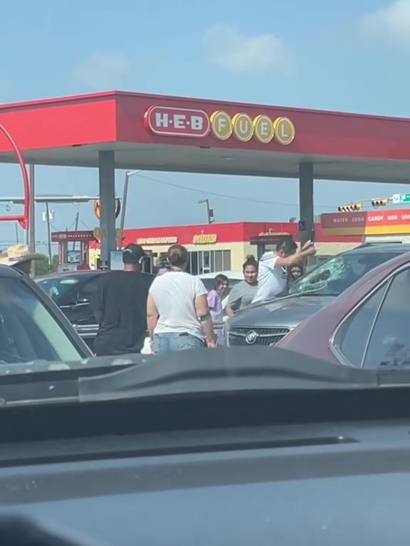 Bimbo chiuso in auto sotto il sole in Texas
