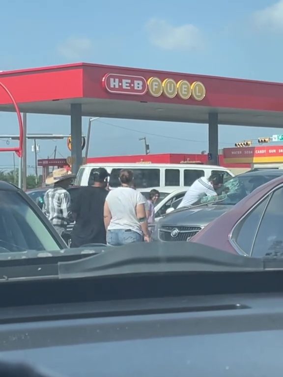 Bimbo chiuso in auto sotto il sole in Texas