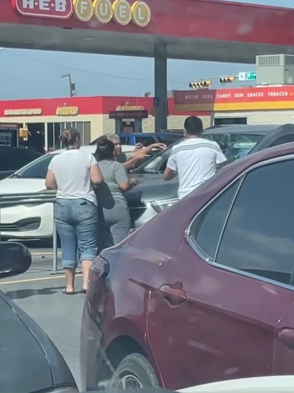 Bimbo chiuso in auto sotto il sole in Texas