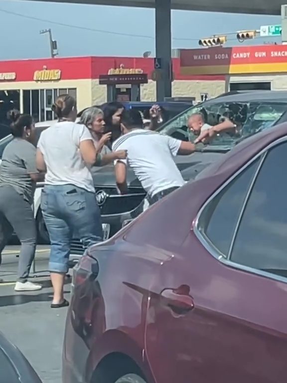 Bimbo chiuso in auto sotto il sole in Texas