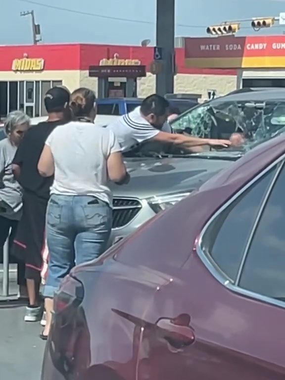Bimbo chiuso in auto sotto il sole in Texas
