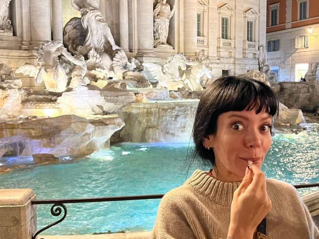 Lily Allen racconta prima volta sesso