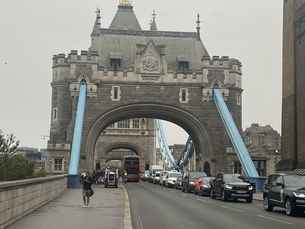 Tower Bridge resta aperto per un guasto