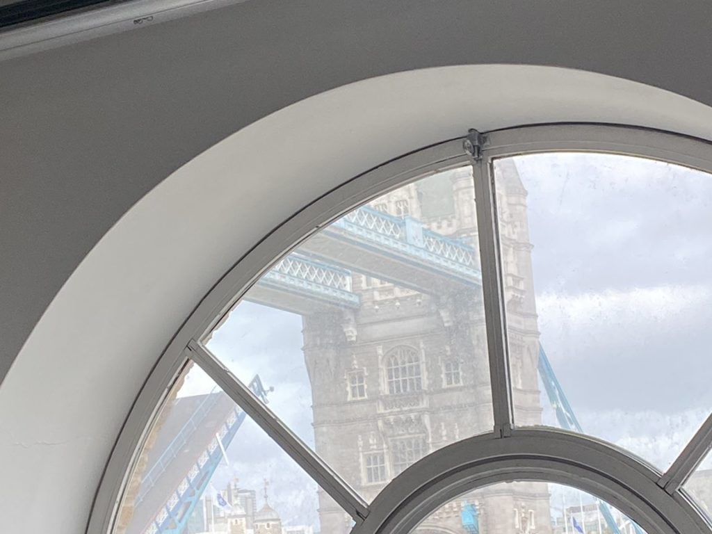Tower Bridge resta aperto per un guasto