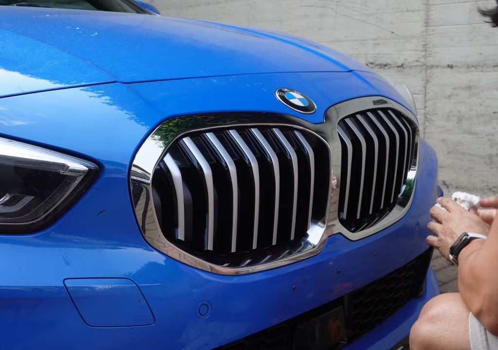 Vandalizzata l'auto dello youtuber Alessandro Greco: "Sono sconvolto"