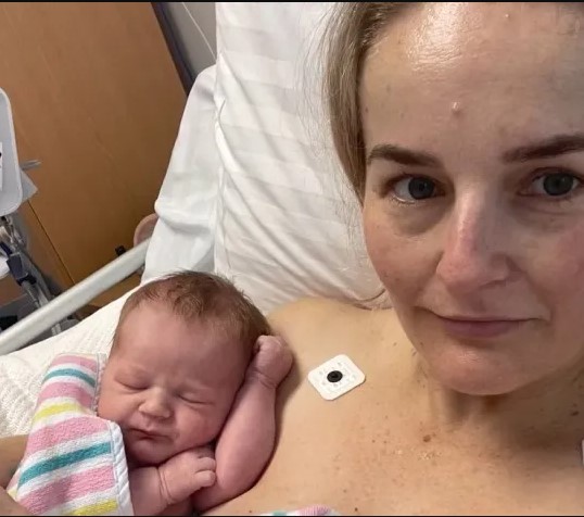 Giornalista sfida la burocrazia, dà al neonato un nome offensivo: viene accettato