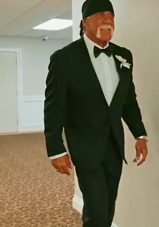 Hulk Hogan sposa la sua insegnante di yoga: fedi da 500mila dollari