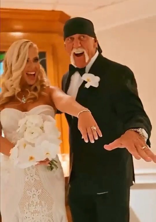 Hulk Hogan sposa la sua insegnante di yoga: fedi da 500mila dollari