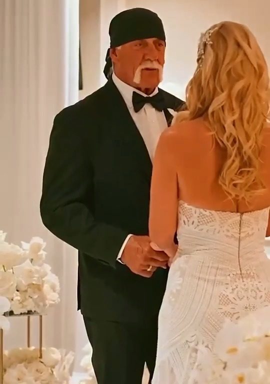 Hulk Hogan sposa la sua insegnante di yoga: fedi da 500mila dollari