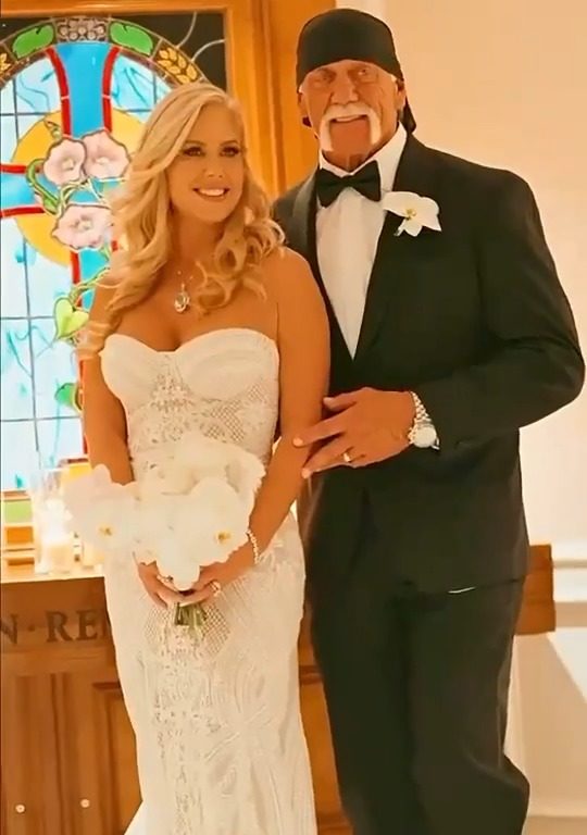 Hulk Hogan sposa la sua insegnante di yoga: fedi da 500mila dollari