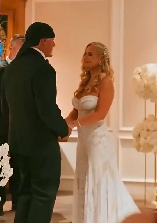 Hulk Hogan sposa la sua insegnante di yoga: fedi da 500mila dollari