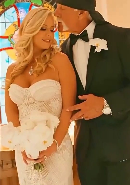 Hulk Hogan sposa la sua insegnante di yoga: fedi da 500mila dollari