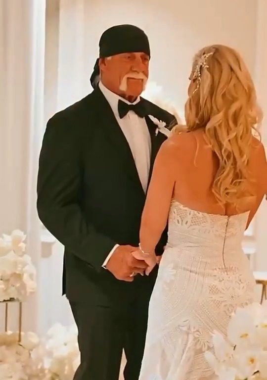Hulk Hogan sposa la sua insegnante di yoga: fedi da 500mila dollari