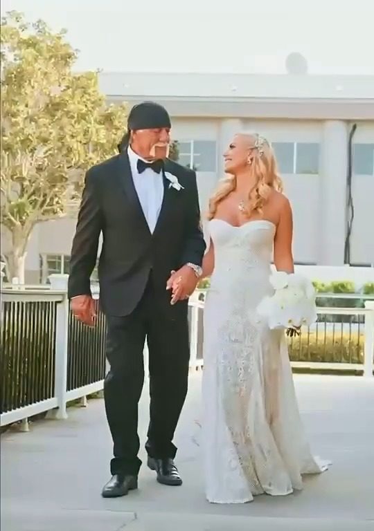 Hulk Hogan sposa la sua insegnante di yoga: fedi da 500mila dollari