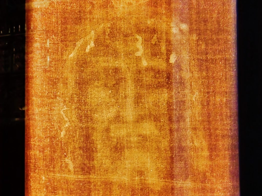 Ecco il volto di Gesù, la Sacra Sindone analizzata dall'intelligenza artificiale