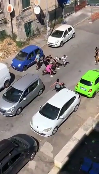Roma linciaggio dopo scippo