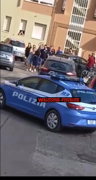 Brindisi, ladre di case picchiate dai cittadini: la polizia le salva dal linciaggio