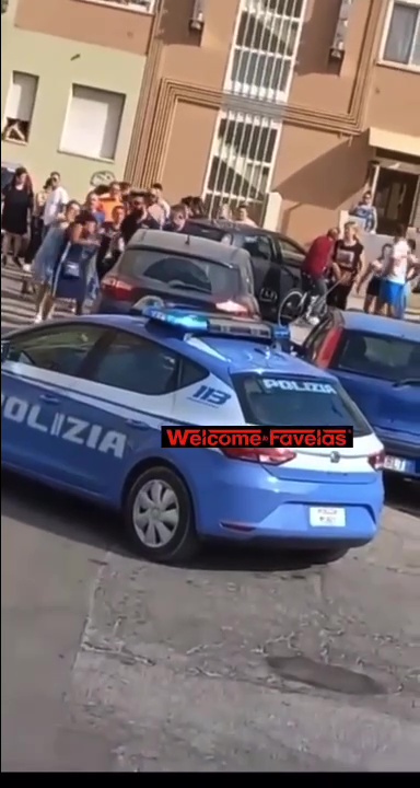 Brindisi, ladre di case picchiate dai cittadini: la polizia le salva dal linciaggio