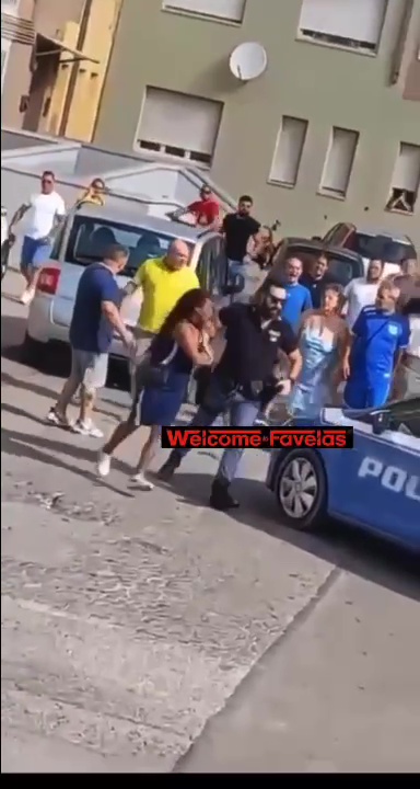 Brindisi, ladre di case picchiate dai cittadini: la polizia le salva dal linciaggio