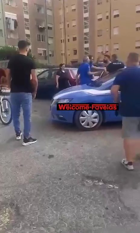 Brindisi, ladre di case picchiate dai cittadini: la polizia le salva dal linciaggio