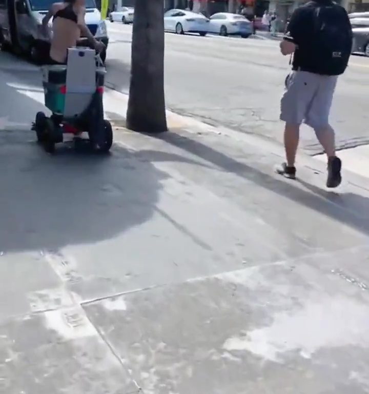 A Los Angeles boom di robot scippati: droni-corrieri presi d'assalto