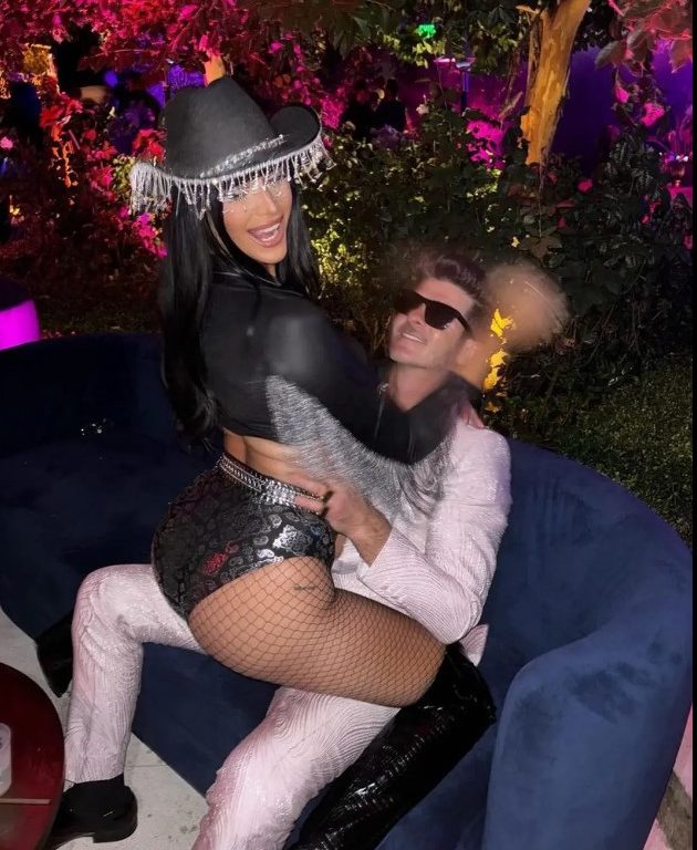 Il vestito di Halloween di April Love Geary e Robin Thicke