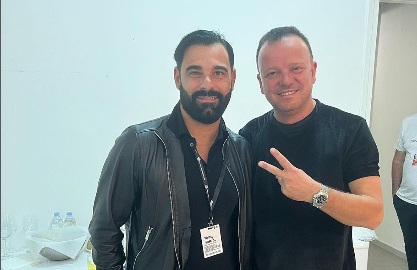 Gigi D'Alessio nella bufera per la foto col figlio del boss mafioso