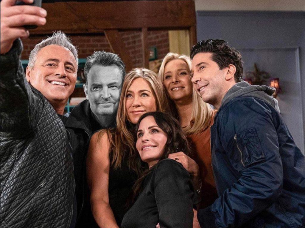 Addio a Matthew Perry, i meme emozionanti dei suoi fan