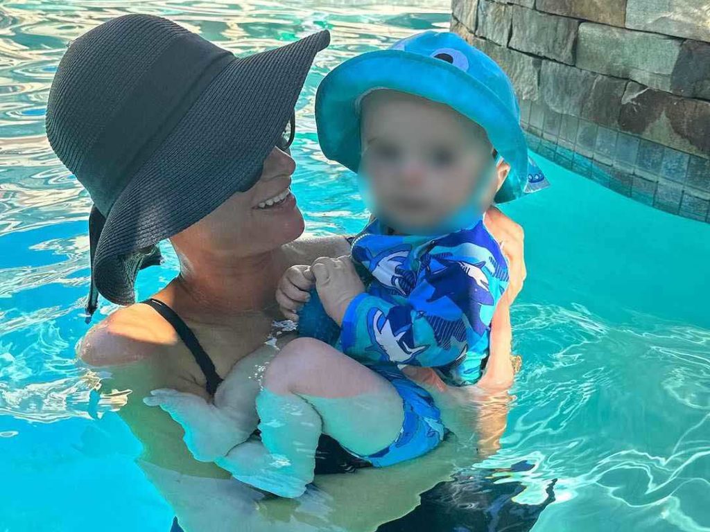 figlio di Paris Hilton insultato online: la sua risposta da applausi