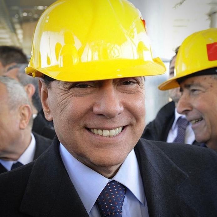 Eredità Berlusconi, tutti i dubbi sul testamento napoletano appena spuntato