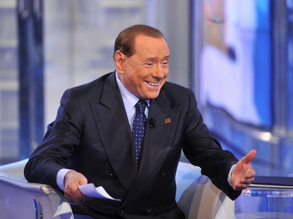 Eredità Berlusconi, tutti i dubbi sul testamento napoletano appena spuntato