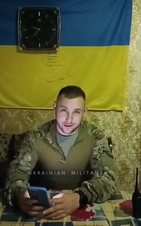 Soldato ucraino trolla i russi: cattura tank guasto e chiama assistenza