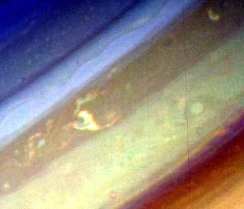 Gli anelli di Saturno stanno per scomparire: la Nasa spiega il fenomeno