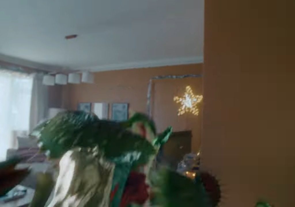 Lo spot natalizio commuove con Bocelli ma la musica è una furbata e "fa schifo" (scopri perché)