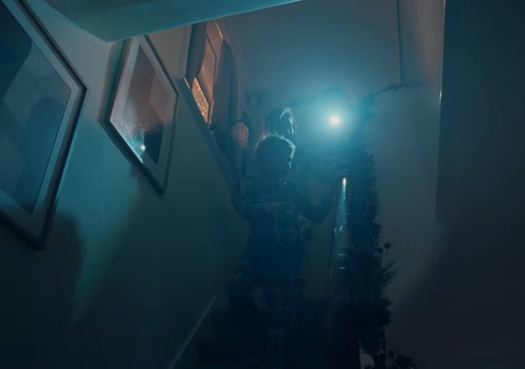 Lo spot natalizio commuove con Bocelli ma la musica è una furbata e "fa schifo" (scopri perché)