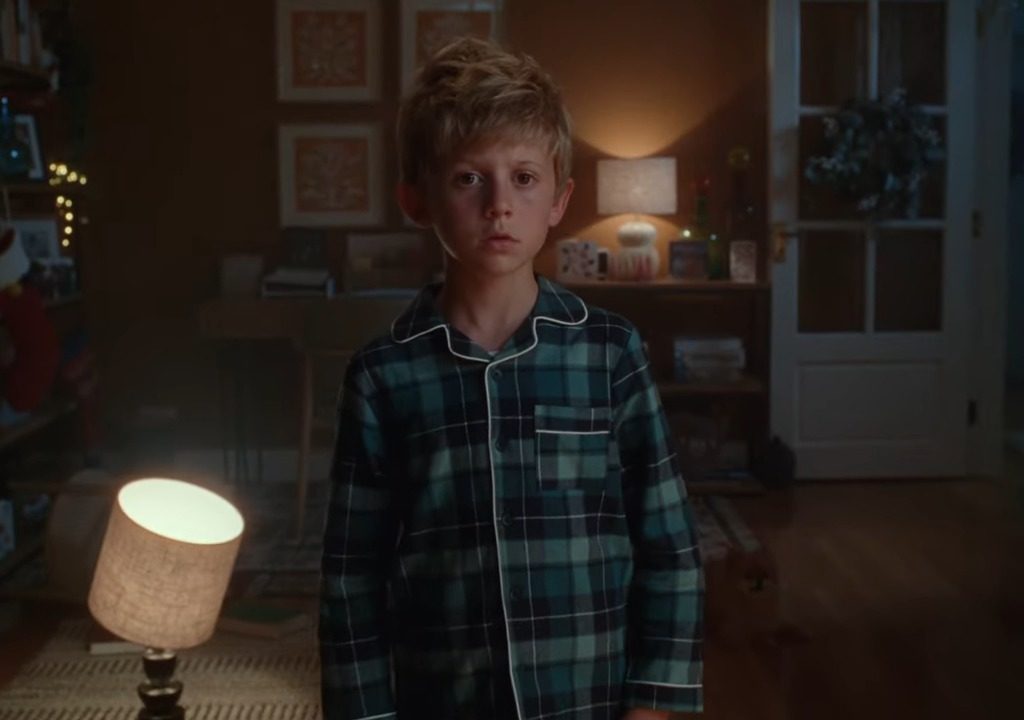 Lo spot natalizio commuove con Bocelli ma la musica è una furbata e "fa schifo" (scopri perché)
