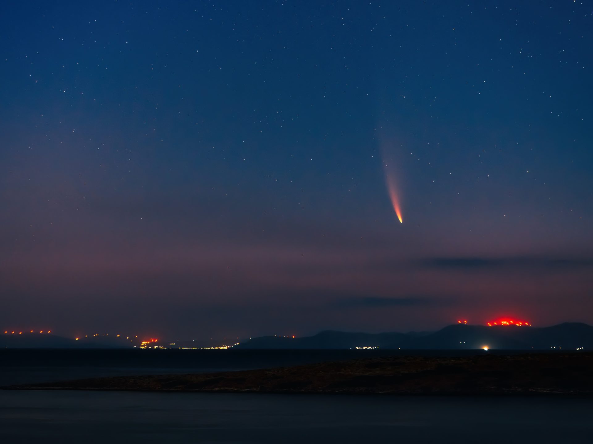 Esplosione interstellare, una cometa del diavolo in rotta verso la Terra