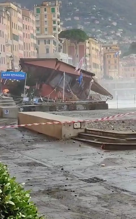 Mareggiata a Camogli distrugge storico ristorante della fiction Rai: video virale