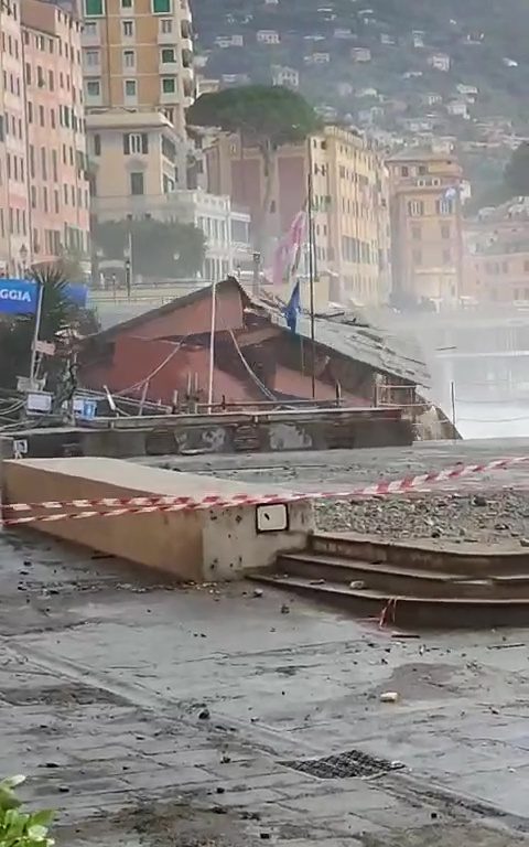 Mareggiata a Camogli distrugge storico ristorante della fiction Rai: video virale