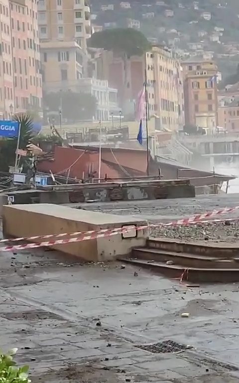 Mareggiata a Camogli distrugge storico ristorante della fiction Rai: video virale