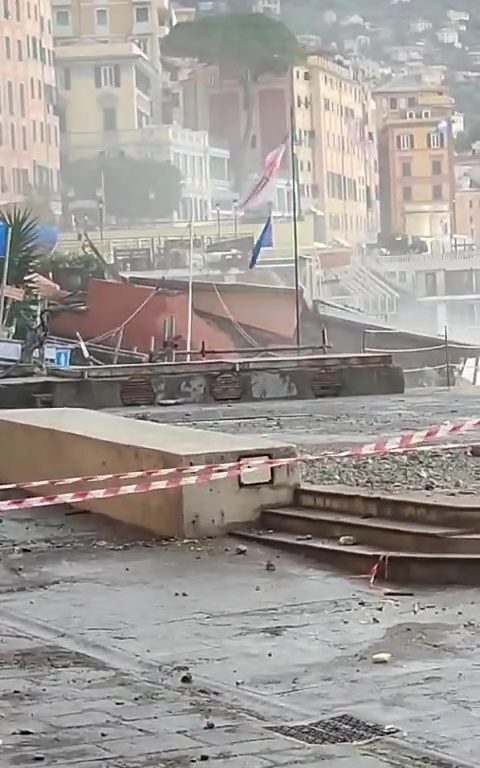 Mareggiata a Camogli distrugge storico ristorante della fiction Rai: video virale