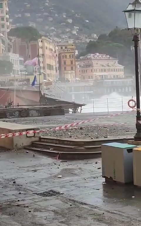 Mareggiata a Camogli distrugge storico ristorante della fiction Rai: video virale
