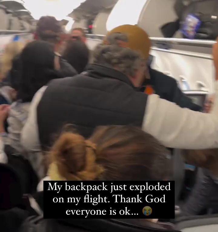 La powerbank di un influencer prende fuoco in aereo: panico a bordo