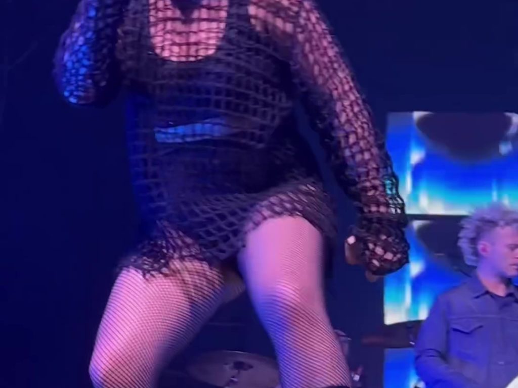 Emma Marrone ancora vittima di body shaming: "Mangiato troppo?"