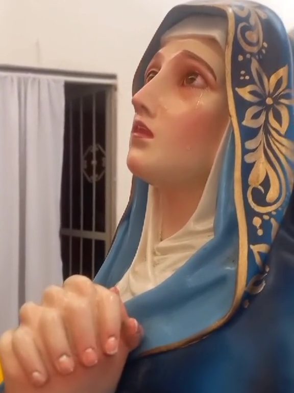 Spunta in Messico una nuova Madonna di Trevignano: piange a dirotto