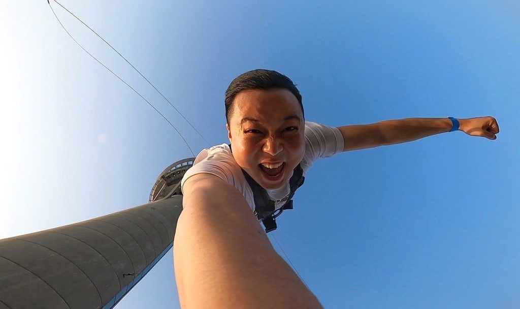 Turista si lancia dal bungee jumping più alto del mondo: muore d'infarto