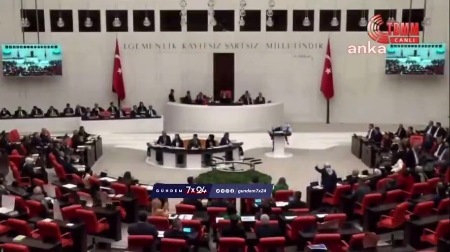 Deputato turco invoca "l'ira di Allah" contro Israele: infarto lo abbatte